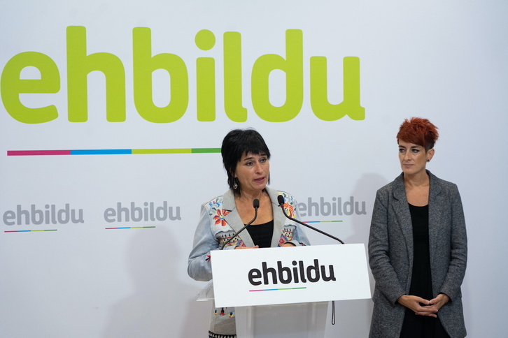 Laura Aznal y Bakartxo Ruiz, en la comparecencia en la que han explicado los objetivos de la negociación presupuestaria de EH Bildu.
