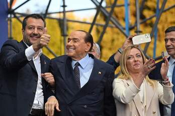 Salvini, Berlusconi y Meloni en el acto de cierre de campaña
