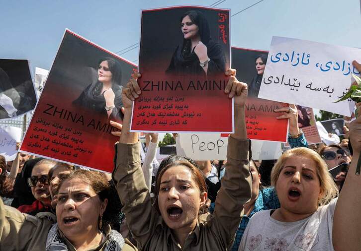 Manifestación de mujeres kurdas en Erbil en protesta por la muerte de Mahsa Amini.