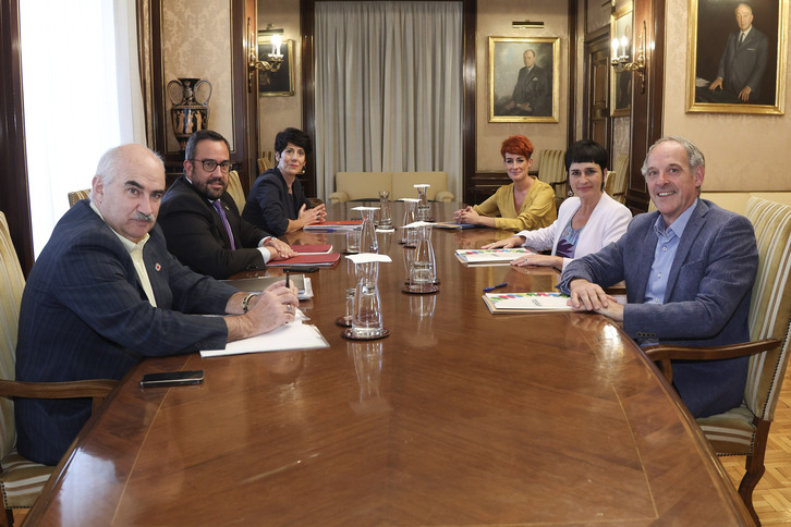 Del lado del Gobierno, Aierdi, Remírez y Saiz y, por EH Bildu, Araiz, Aznal y Ruiz.