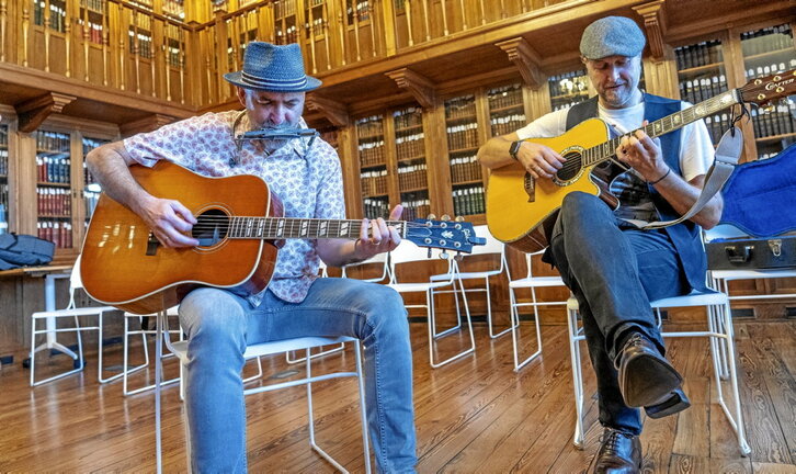 Markos Untzeta y el guitarrista Giovanni Zanon, en la presentación del disco.