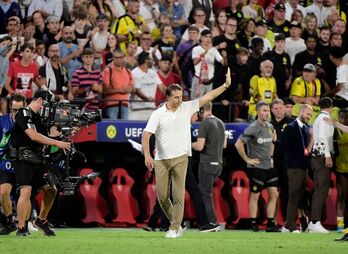 Julen Lopetegi se despidió de la afición del Sevilla tras la derrota ante el Borussia Dortmund.