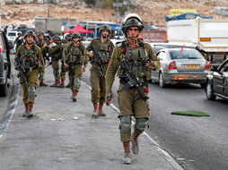 Soldados israelíes en la operación de ayer.