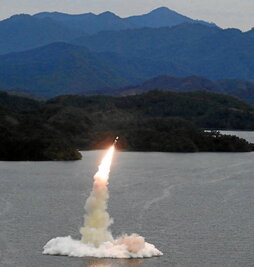 Imagen de un lanzamiento de misiles norcoreano.