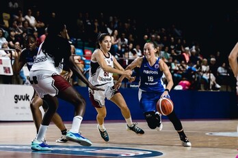 A partir de la seriedad defensiva, Lointek Gernika Bizkaia ha borrado a Phantoms Basket.