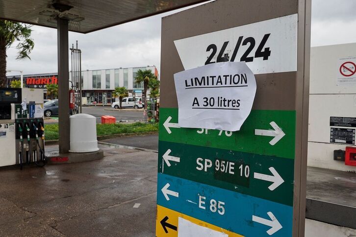 Una gasolinera afectada por la huelga de las refinerías en Mont-Près-Chambord (Loir-et-Cher)