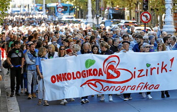 Manifestación en Donostia contra el desmantelamiento de Onkologikoa.