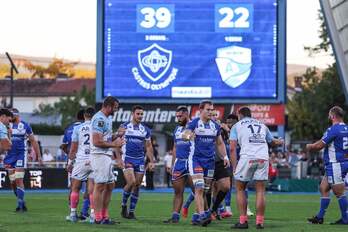 Aviron perdió en su visita a Castres.