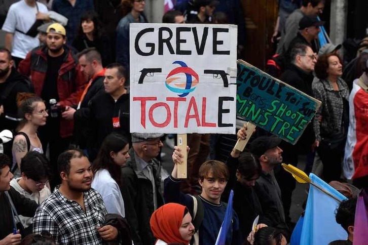 La manifestación contra la carestía de la vida celebrada, el domingo, en París sirvió para calentar motores hacia la jornada de huelga del martes 18 de octubre.