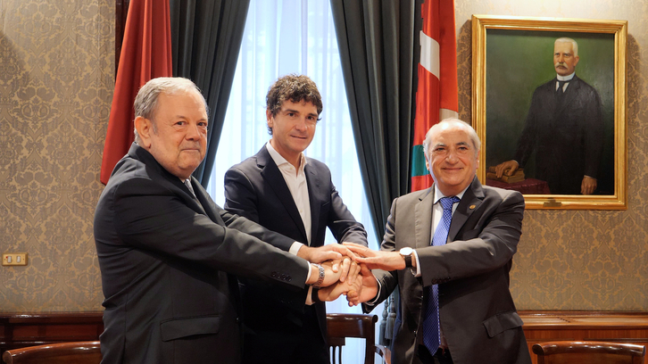 Azpiazu, Rementeria y Arriola celebran el acuerdo para construir los tres primeros tramos de la Línea 5 de Metro a Galdakao.
