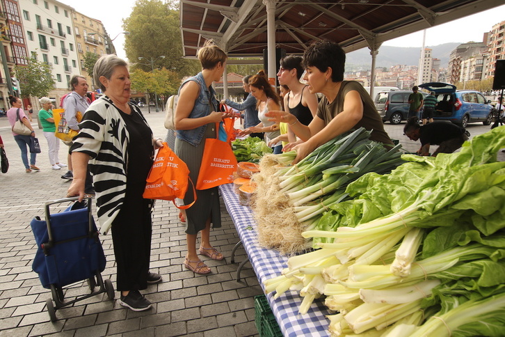 «Mercado transparente» en el Arenal bilbaino.