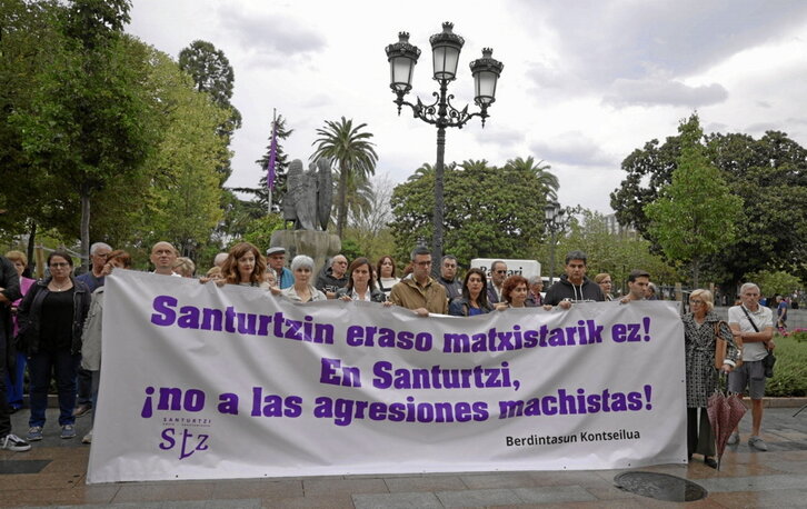 Protesta en Santurtzi contra la agresión machista del domingo.
