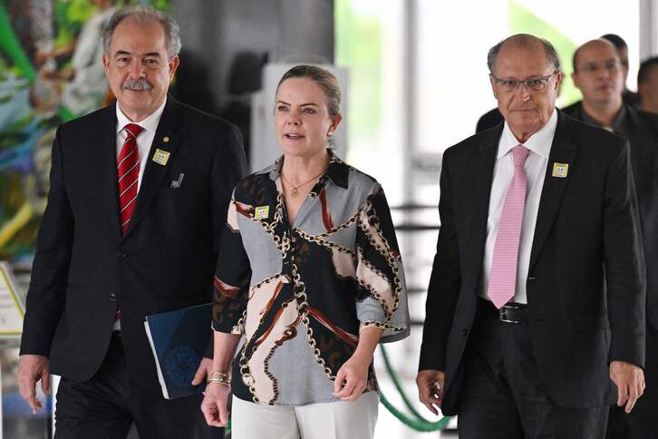 Mercadante, Hoffmann y Alckmin este jueves en Brasilia.