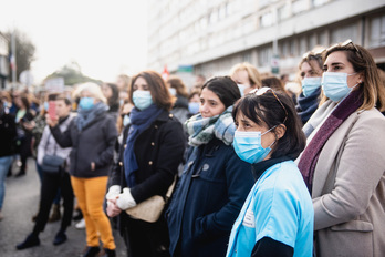 Trabajadoras del sector sociosanitario durante una protesta en Baiona.