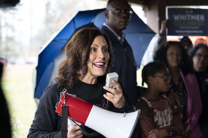 La gobernadora Gretchen Whitmer en un acto de campaña en Lansing, Michigan, el pasado sábado.