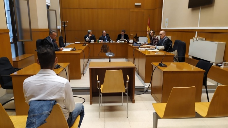 Juicio contra un guardia civil acusado de publicar noticias falsas sobre menores migrantes.