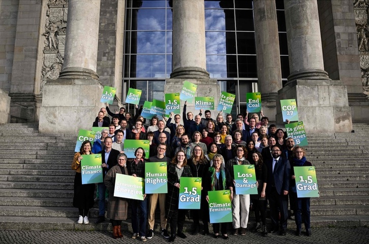 El grupo de los Verdes del Parlamento alemán en una acción con motivo de la Cumbre.