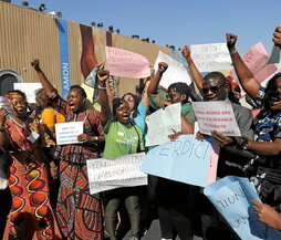 Protesta en el exterior de la COP27, en Sharm El Seij.