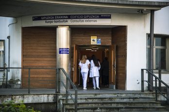 Personal sanitario en el Hospital Donostia.