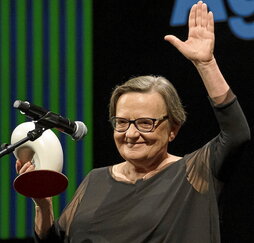 Agnieszka Holland con el Mikeldi de Honor.