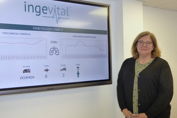 La directora de Ingevital Laura Ibeas junto a una pantalla que muestra las variables detectadas por el sistema de radares que están desarrollando. 