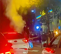 Imagen de vídeo de los incidentes en las calles de Teherán en la noche del martes al miércoles.