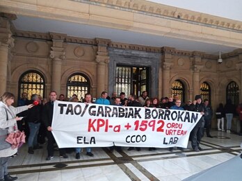 Movilización en el marco de las huelgas de los trabajadores de OTA y Grúas de Gipuzkoa.