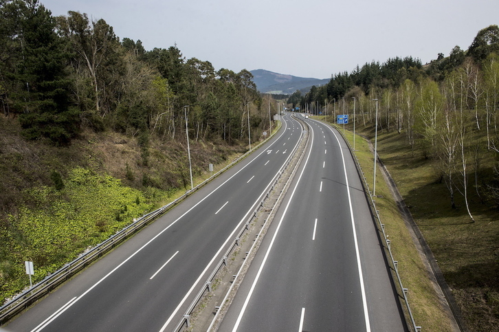 Las carreteras de Bizkaia estarán iluminadas con led en 2027.