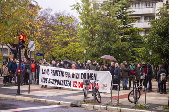 Lau auzipetuekiko elkartasuna adierazteko kontzentrazioa Gasteizen.