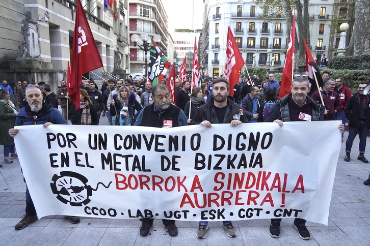Imagen de archivo de una concentración ante Sabin Etxea para denunciar la represión policial contra los trabajadores del Metal de Bizkaia.