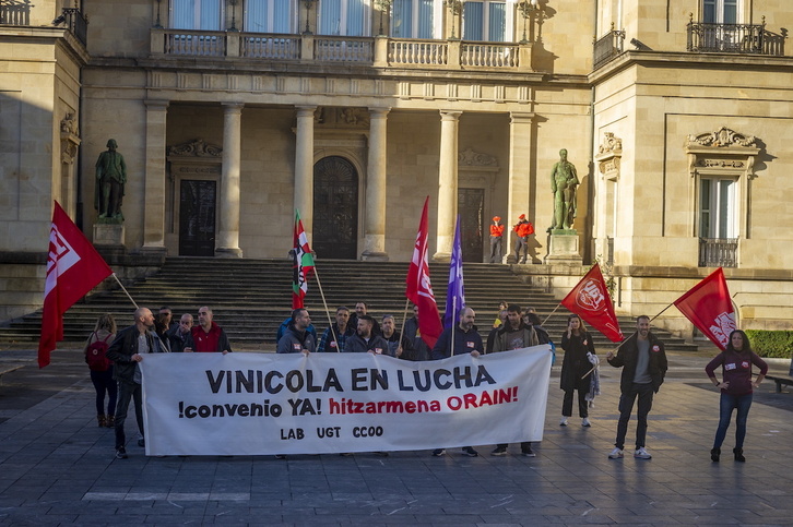 Concentración el pasado 17 de noviembre ante el Palacio de la Diputación de Araba.