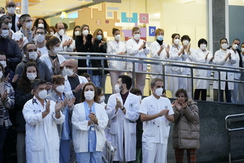 Movilización en el Hospital Donostia de nuevo en la mañana de este viernes.