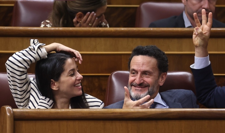 Arrimadas y Bal bromean en un pleno del Congreso en setiembre, antes de que se desatara esta crisis.