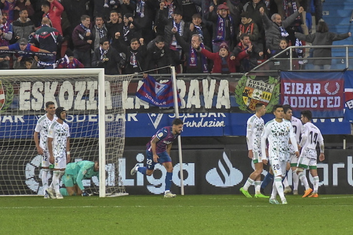 Nolaskoain celebra el gol de la victoria, que llegaba a veinte minutos del final.