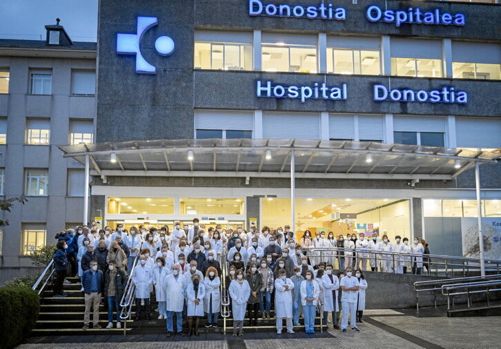 Imagen de la concentración celebrada la semana pasada en el Hospital Donostia. 