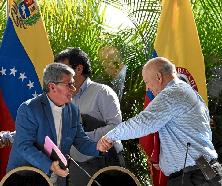 Los delegados Pablo Beltrán (ELN) y Otty Patino (Gobierno).