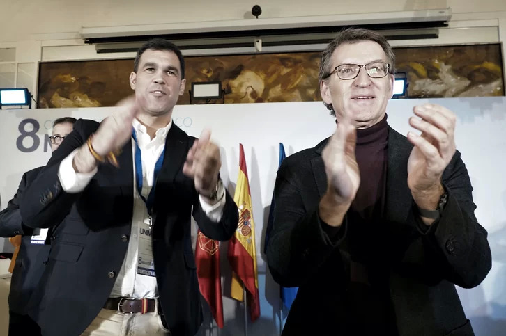 Javier García, nuevo presidente del PP navarro, junto a Alberto Núñez Feijóo, en el congreso que celebraron en Iruñea el pasado día 4.
