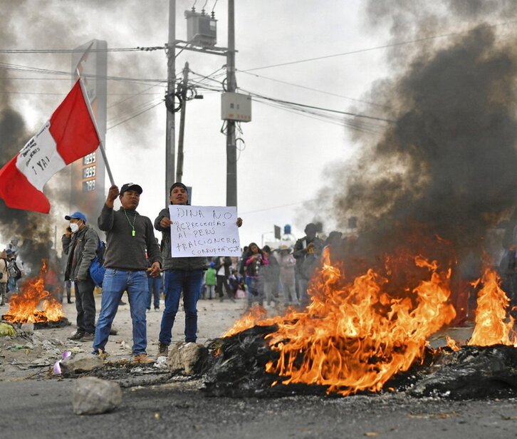 Barricada en la carretera Panamericana, en Arequipa.