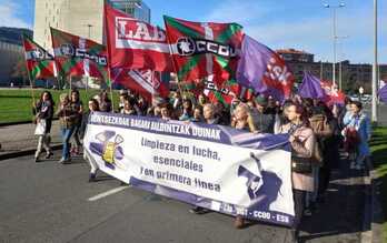 Movilización dentro del primer día de huelga en la limpieza de Osakidetza.