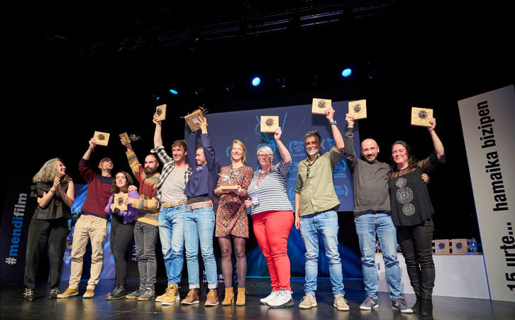 Fotografia de los premiados en la Sala BBK.