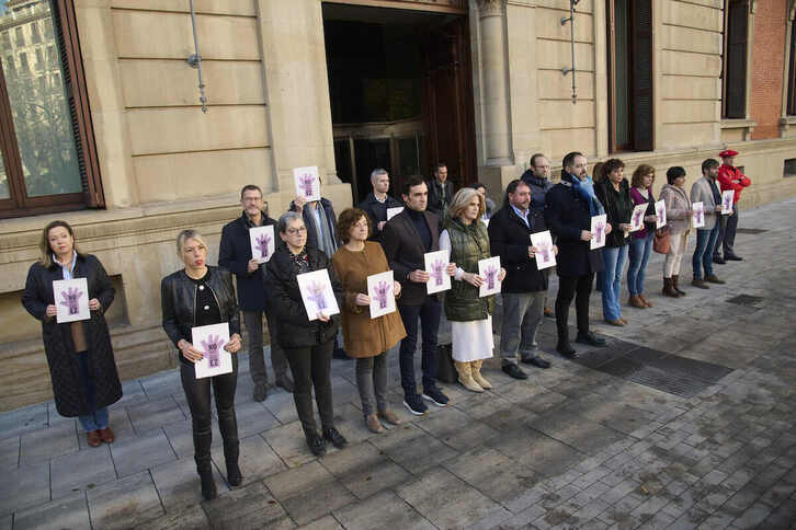 Concentración este miércoles en el Parlamento navarro en repulsa de este y otras crímenes machistas.