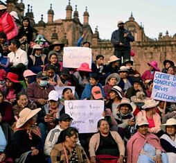Manifestantes a favor de Castillo, en Cuzco.