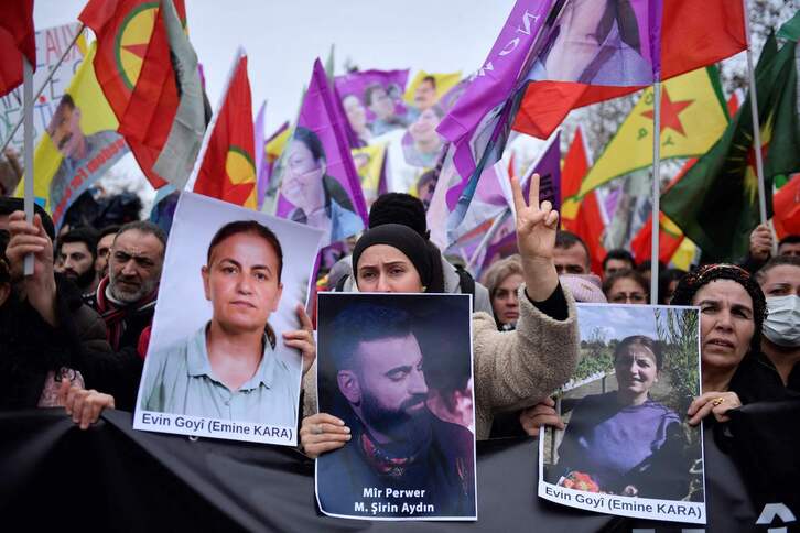 Protesta de la comunidad kurda en París. 