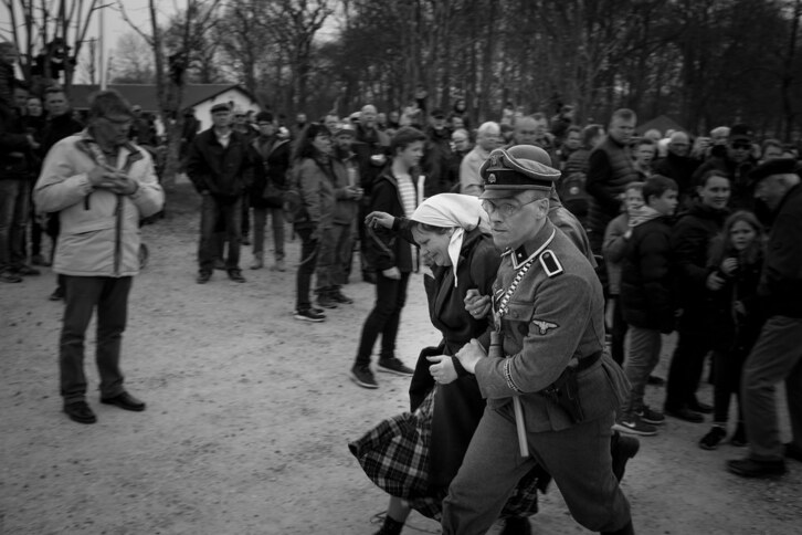 La gente se suicidó por varias razones, como miedo a los soldados enemigos o a la venganza por los crímenes que habían cometido los nazis.