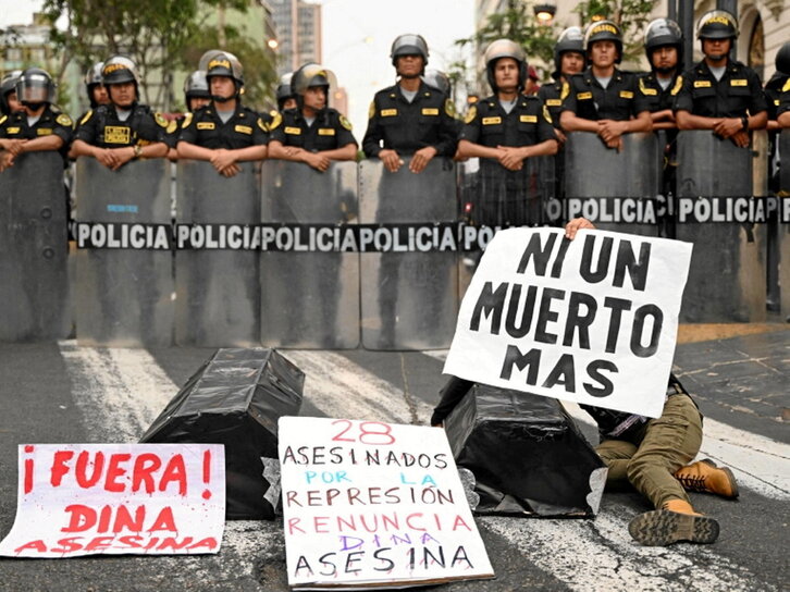 La Policía impidió el paso de los manifestantes en Lima.