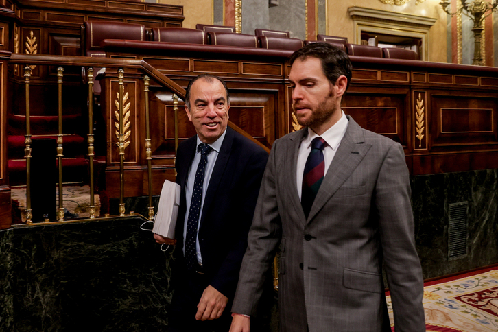 Carlos García Adanero y Sergio Sayas en el último pleno de la pasada legislastura.