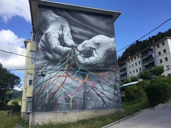 Mural de Ondarroa, que simboliza a las mujeres rederas.