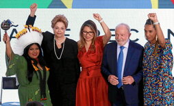 Sônia Guajajara, Dilma Rousseff, Rosangela «Janja» da Silva, Lula da Silva y Anielle Franco.