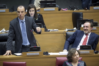 García Adanero y Javier Esparza se sentaban uno junto al otro la legislatura pasada.