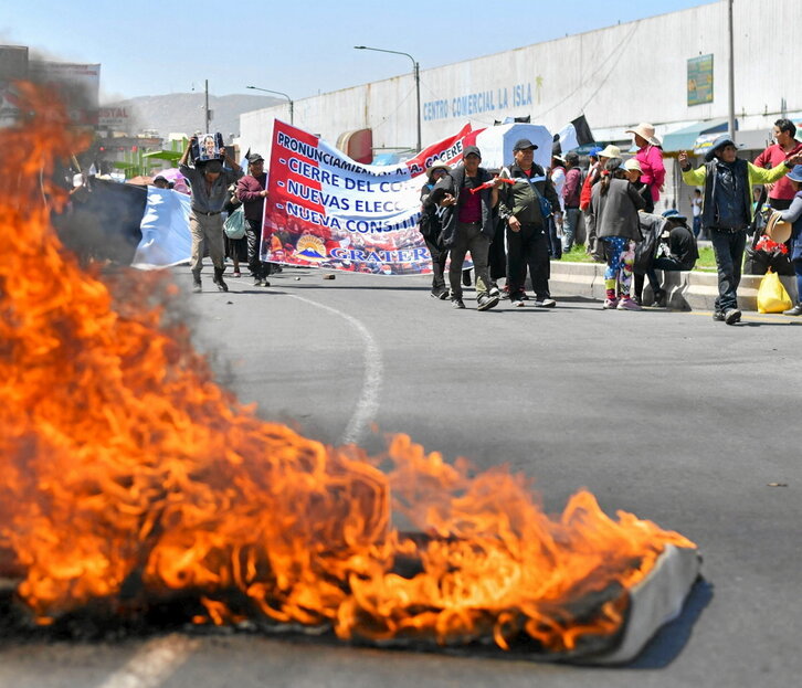 Manifestantes corta la carretera Panamericana en la Joya.